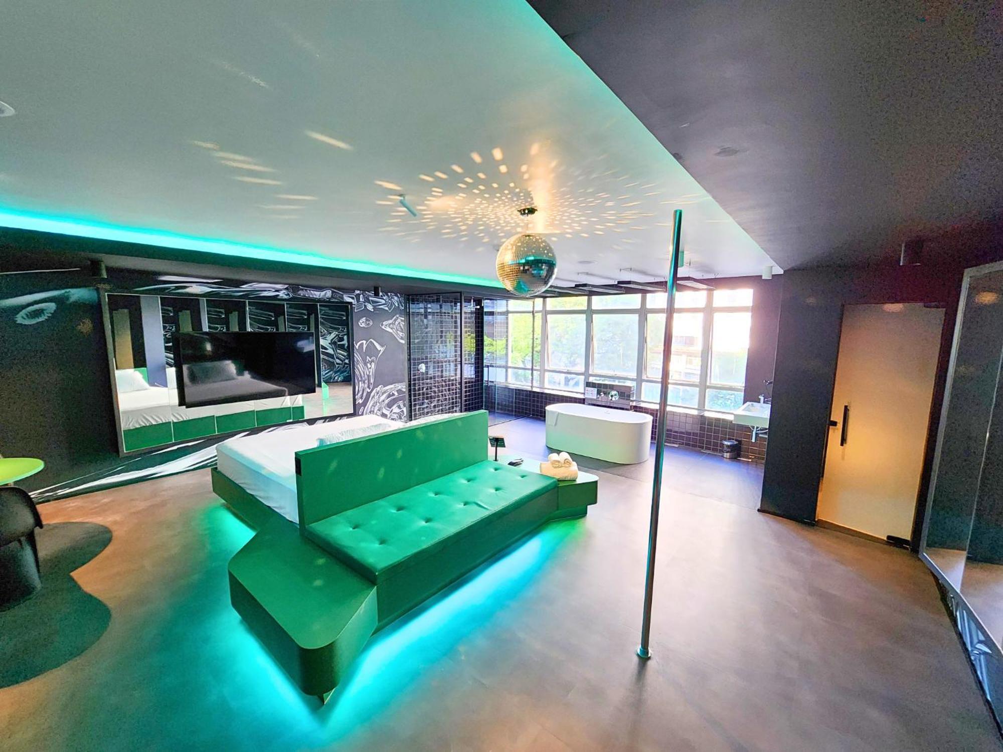 Andar De Cima Suites — Fotos 1
